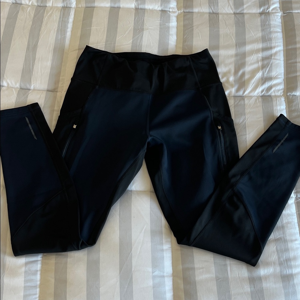 Women’s Athleta Traverse Leggings, navy & black, size medium